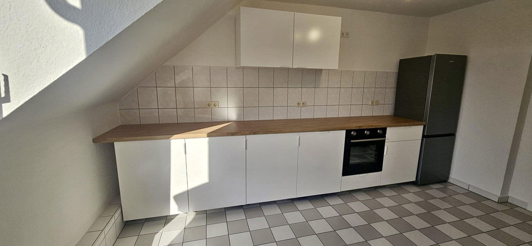 Pronájem bytu 3+1 73 m², Auf`m großen Feld, Düsseldorf, Severní Porýní-Vestfálsko Pronájem bytu 3+1 73 m², Auf`m großen Feld, Düsseldorf, Severní Porýní-Vestfálsko