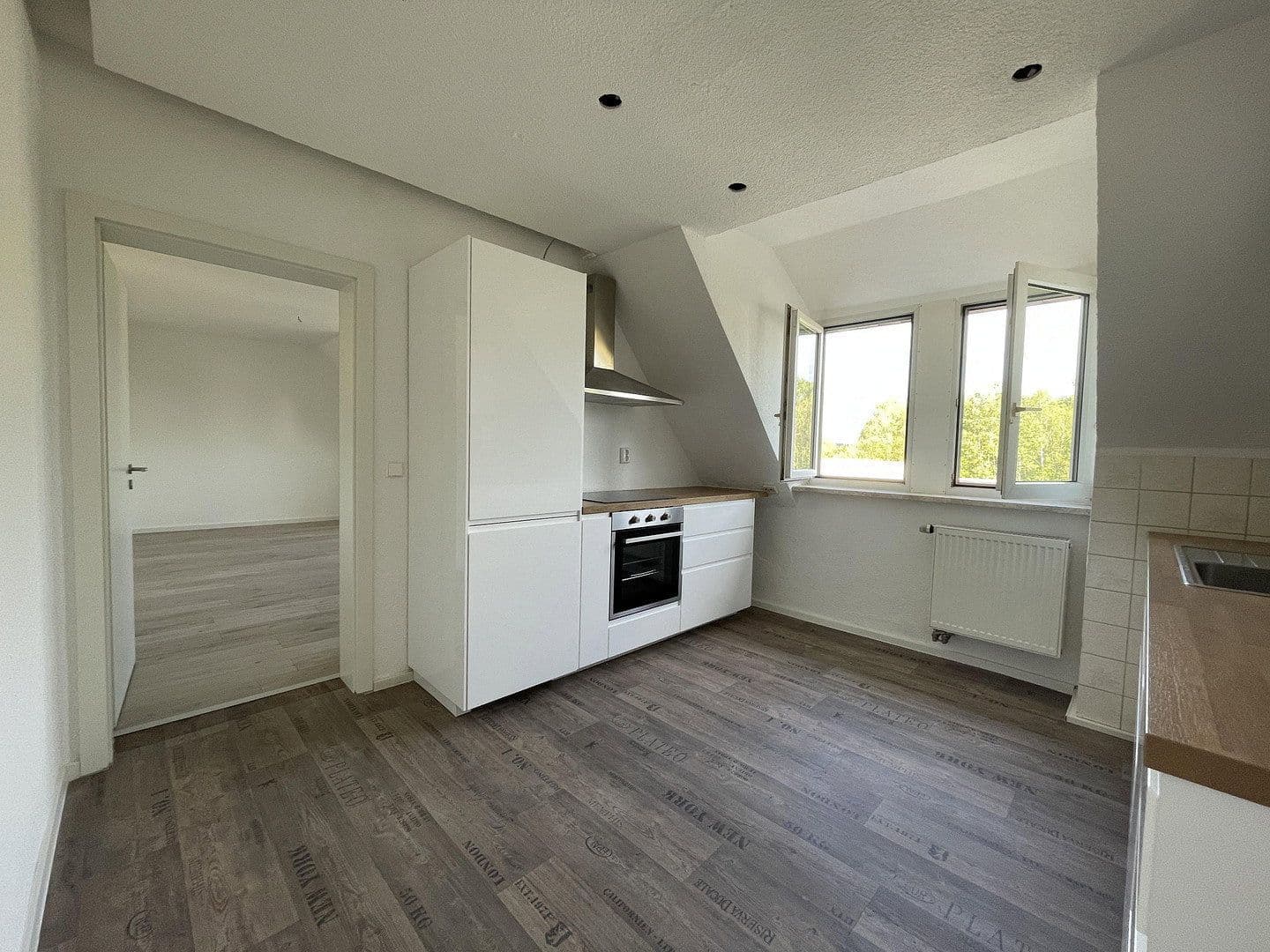 Pronájem bytu 3+1 80 m², Siedlung 21a, Geithain, Sasko Pronájem bytu 3+1 80 m², Siedlung 21a, Geithain, Sasko