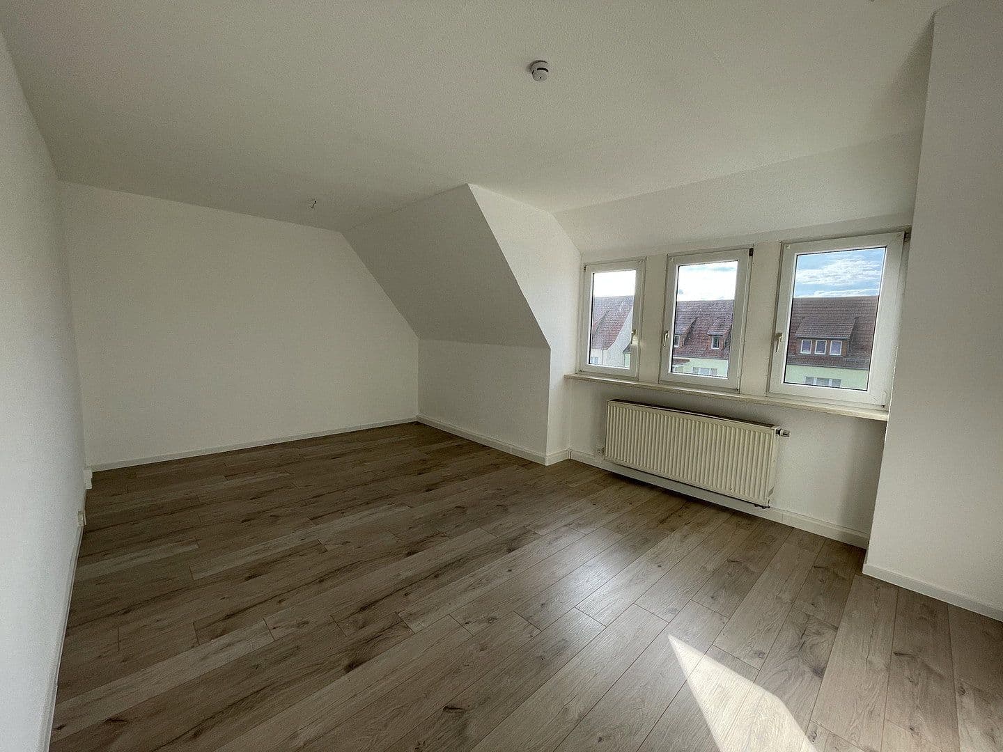 Pronájem bytu 3+1 80 m², Siedlung 21a, Geithain, Sasko Pronájem bytu 3+1 80 m², Siedlung 21a, Geithain, Sasko