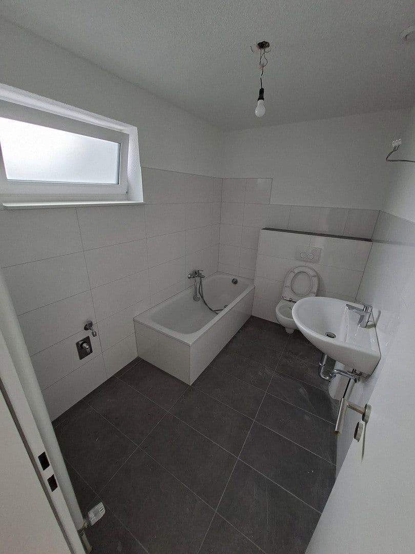 Pronájem bytu 3+1 82 m², Haupstr. 48, Solingen, Severní Porýní-Vestfálsko Pronájem bytu 3+1 82 m², Haupstr. 48, Solingen, Severní Porýní-Vestfálsko