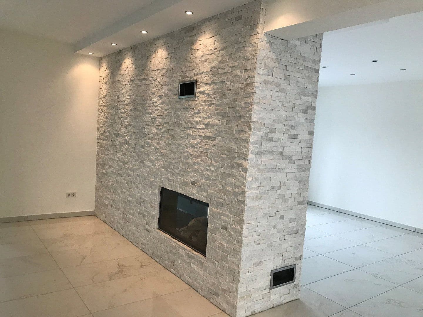 Prodej bytu 3+1 145 m², Nackenheim, Porýní-Falc Prodej bytu 3+1 145 m², Nackenheim, Porýní-Falc