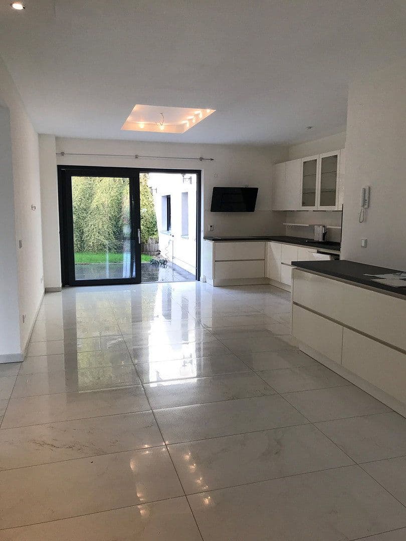 Prodej bytu 3+1 145 m², Nackenheim, Porýní-Falc Prodej bytu 3+1 145 m², Nackenheim, Porýní-Falc