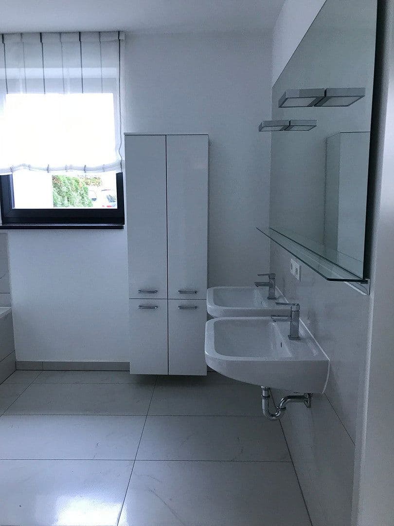 Prodej bytu 3+1 145 m², Nackenheim, Porýní-Falc Prodej bytu 3+1 145 m², Nackenheim, Porýní-Falc