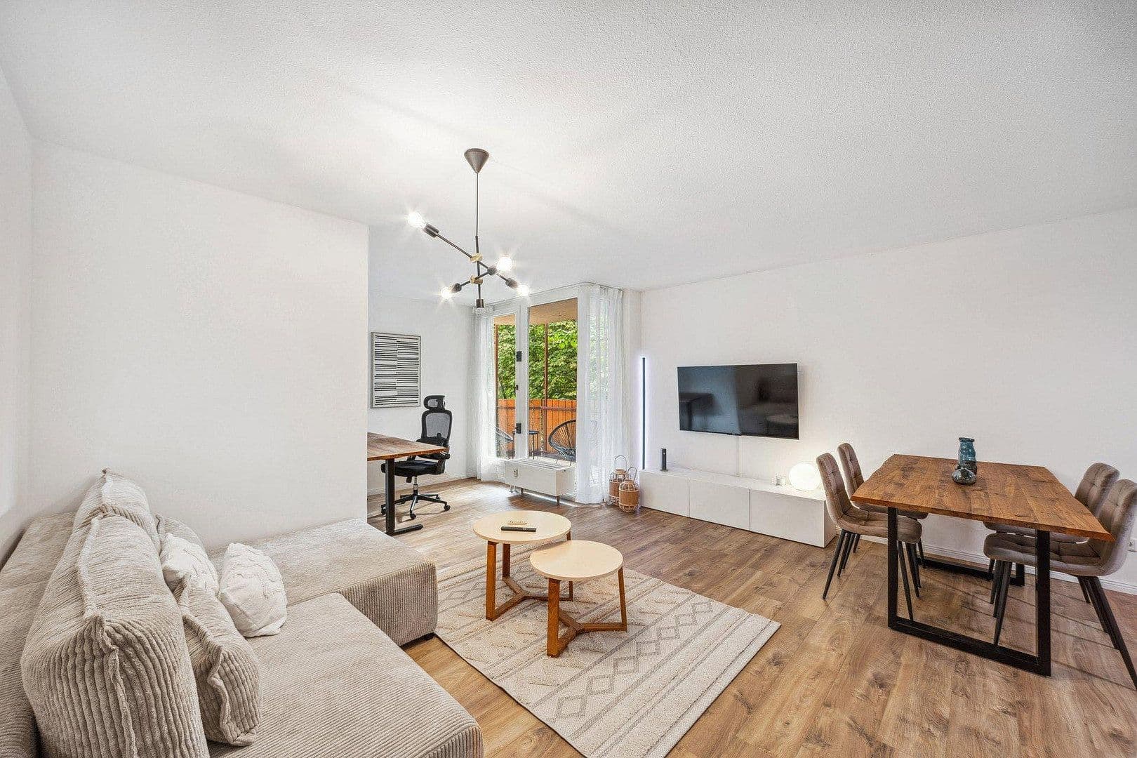 Pronájem bytu 2+1 69 m², Schweinauer Hauptstrasse 141, Nürnberg, Bavorsko Pronájem bytu 2+1 69 m², Schweinauer Hauptstrasse 141, Nürnberg, Bavorsko