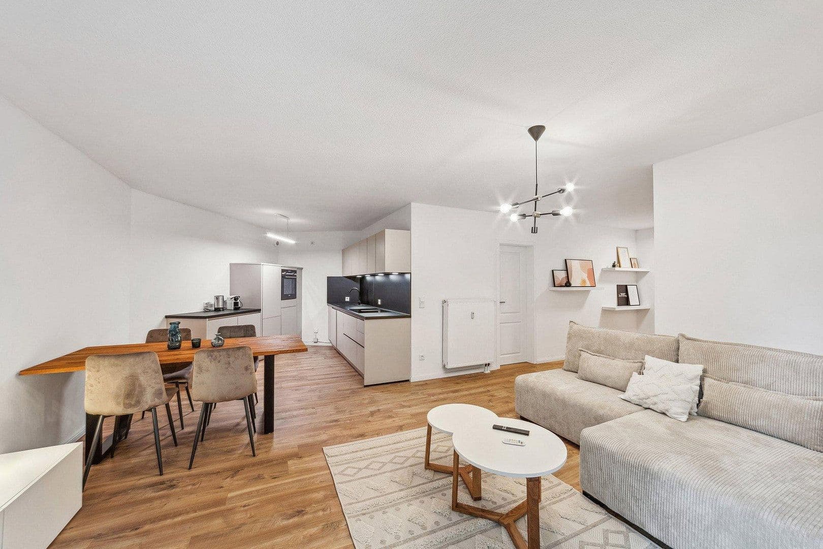 Pronájem bytu 2+1 69 m², Schweinauer Hauptstrasse 141, Nürnberg, Bavorsko Pronájem bytu 2+1 69 m², Schweinauer Hauptstrasse 141, Nürnberg, Bavorsko