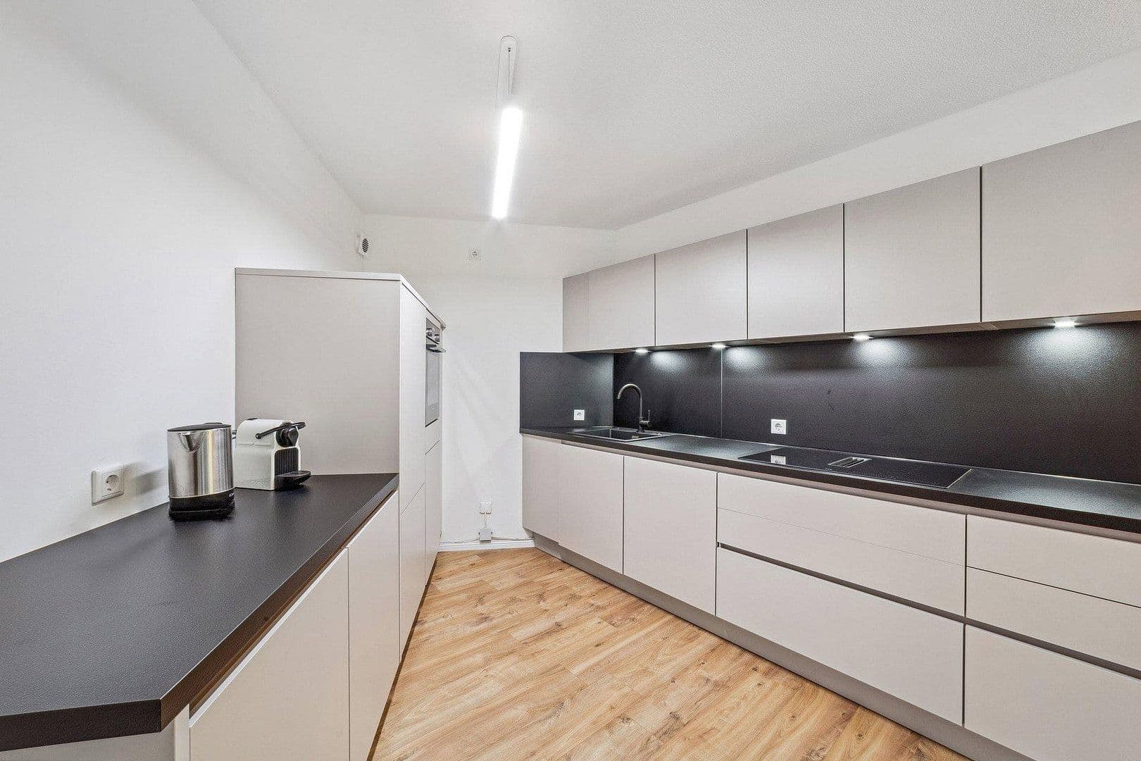 Pronájem bytu 2+1 69 m², Schweinauer Hauptstrasse 141, Nürnberg, Bavorsko Pronájem bytu 2+1 69 m², Schweinauer Hauptstrasse 141, Nürnberg, Bavorsko