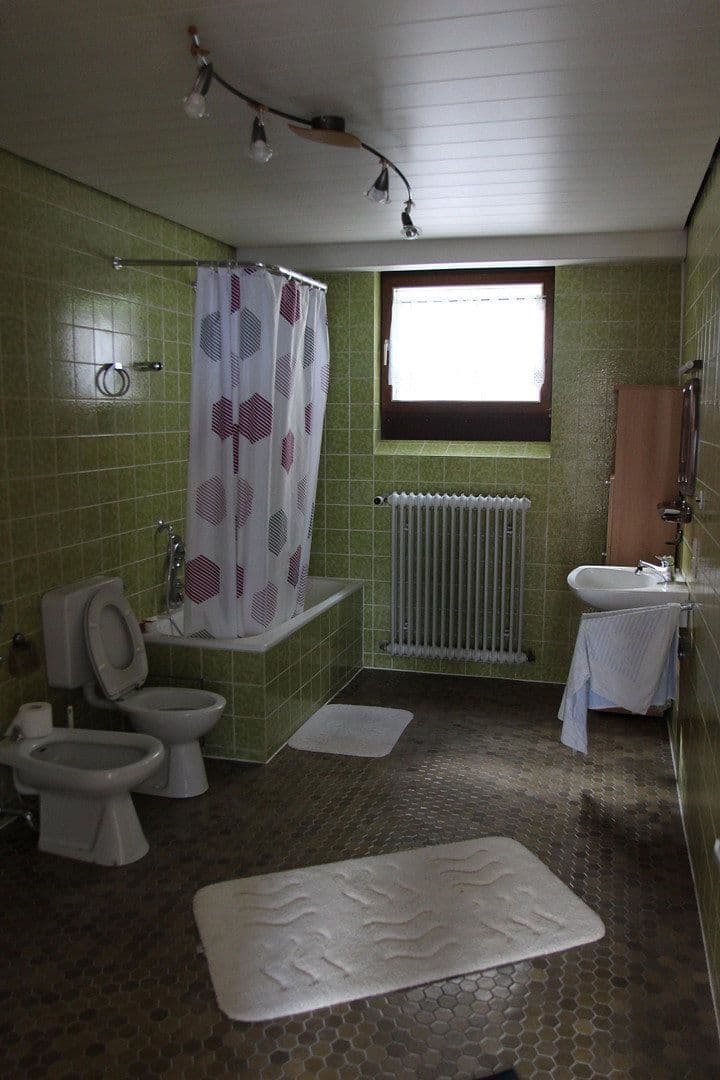 Pronájem bytu 2+1 74 m², Liebenzellerstr. 8, Karlsruhe, Bádensko-Württembersko Pronájem bytu 2+1 74 m², Liebenzellerstr. 8, Karlsruhe, Bádensko-Württembersko