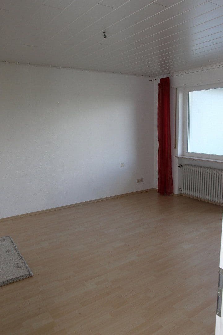Pronájem bytu 2+1 74 m², Liebenzellerstr. 8, Karlsruhe, Bádensko-Württembersko Pronájem bytu 2+1 74 m², Liebenzellerstr. 8, Karlsruhe, Bádensko-Württembersko