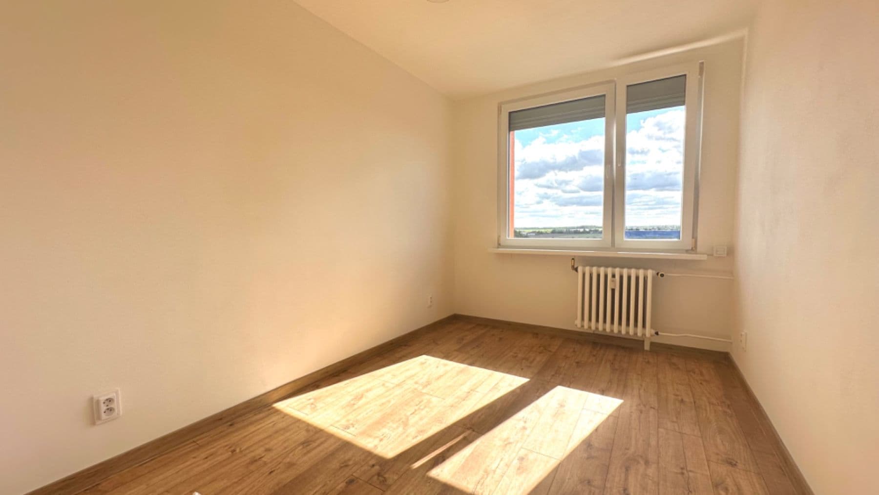 Prodej bytu 2+kk 40 m², Na růžovém poli, Kladno, Středočeský kraj Prodej bytu 2+kk 40 m², Na růžovém poli, Kladno, Středočeský kraj