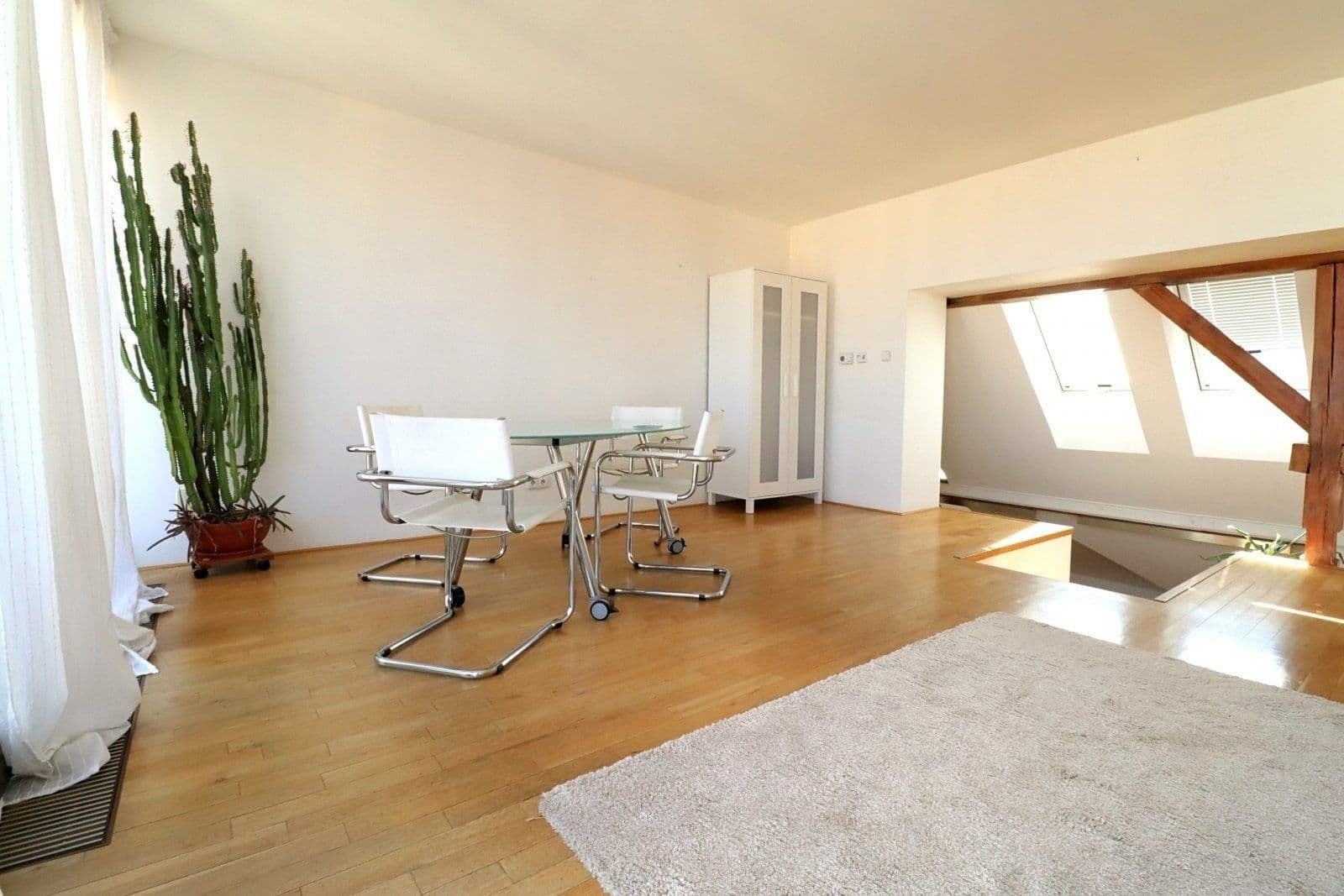 Pronájem bytu 2+kk 70 m², U garáží, Praha, Praha Pronájem bytu 2+kk 70 m², U garáží, Praha, Praha