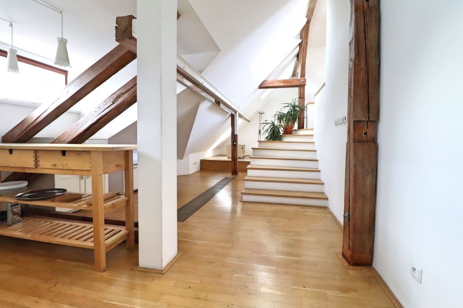 Pronájem bytu 2+kk 70 m², U garáží, Praha, Praha Pronájem bytu 2+kk 70 m², U garáží, Praha, Praha