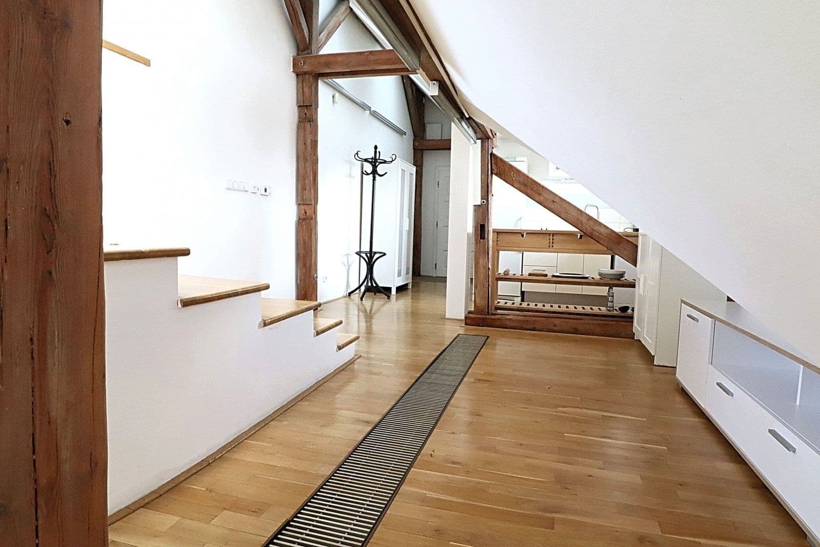 Pronájem bytu 2+kk 70 m², U garáží, Praha, Praha Pronájem bytu 2+kk 70 m², U garáží, Praha, Praha