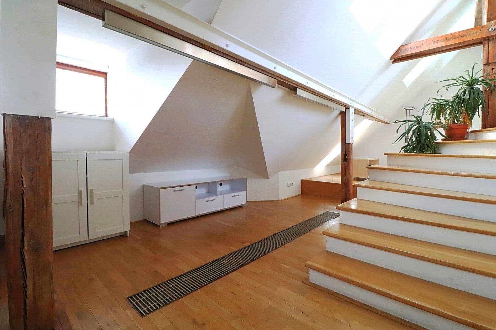 Pronájem bytu 2+kk 70 m², U garáží, Praha, Praha Pronájem bytu 2+kk 70 m², U garáží, Praha, Praha