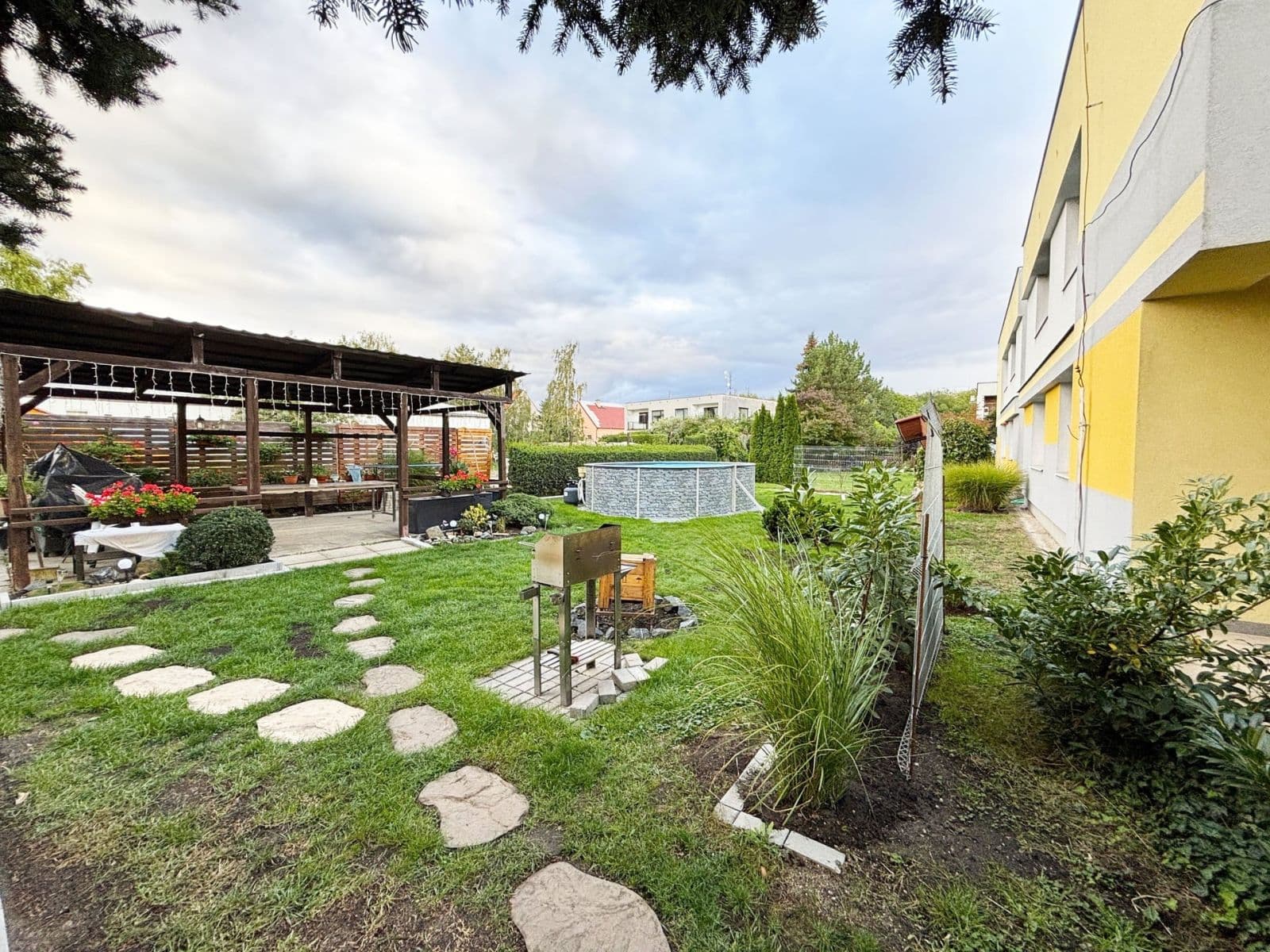Pronájem bytu 3+1 80 m², Semice, Středočeský kraj Pronájem bytu 3+1 80 m², Semice, Středočeský kraj