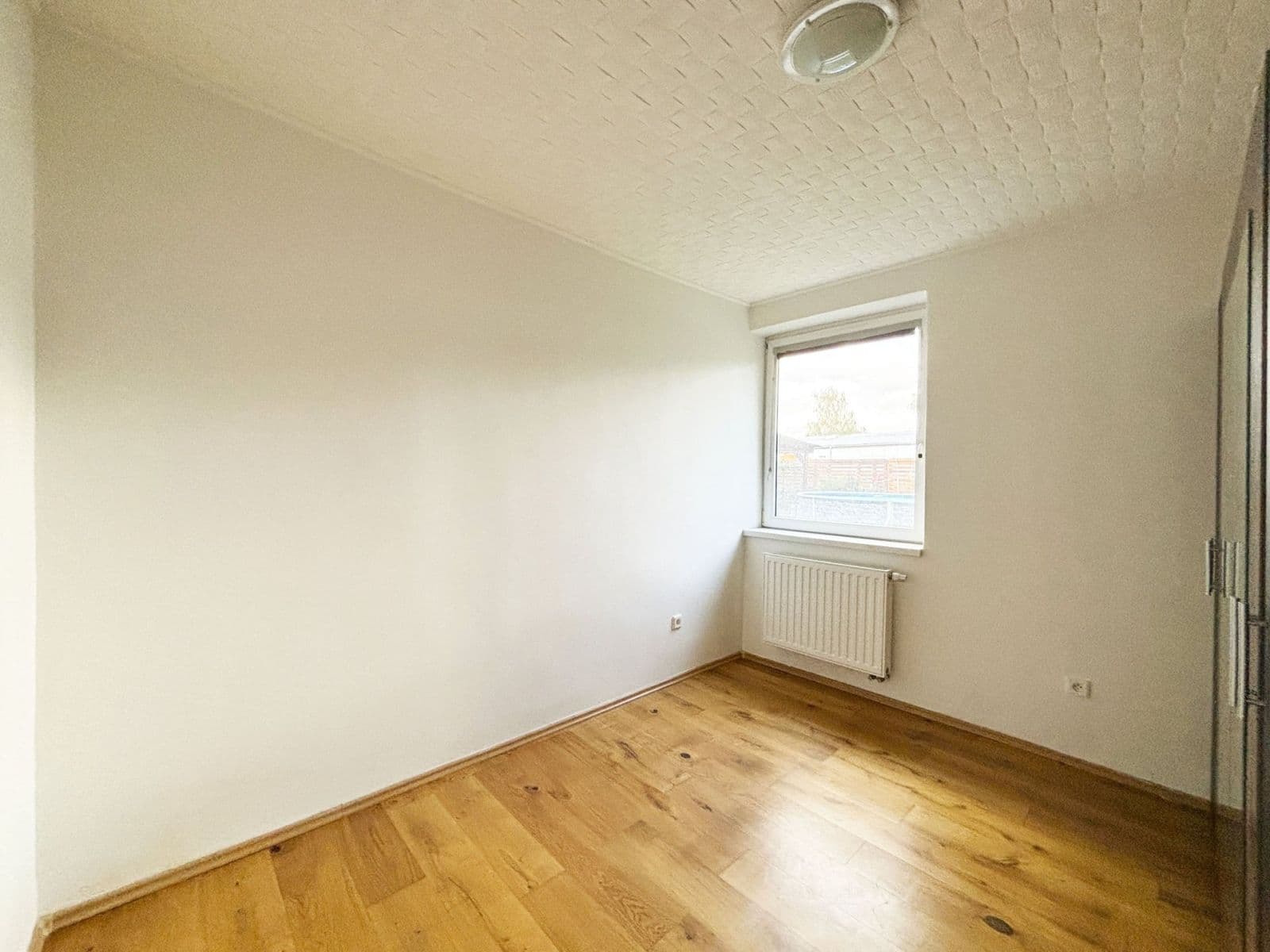 Pronájem bytu 3+1 80 m², Semice, Středočeský kraj Pronájem bytu 3+1 80 m², Semice, Středočeský kraj
