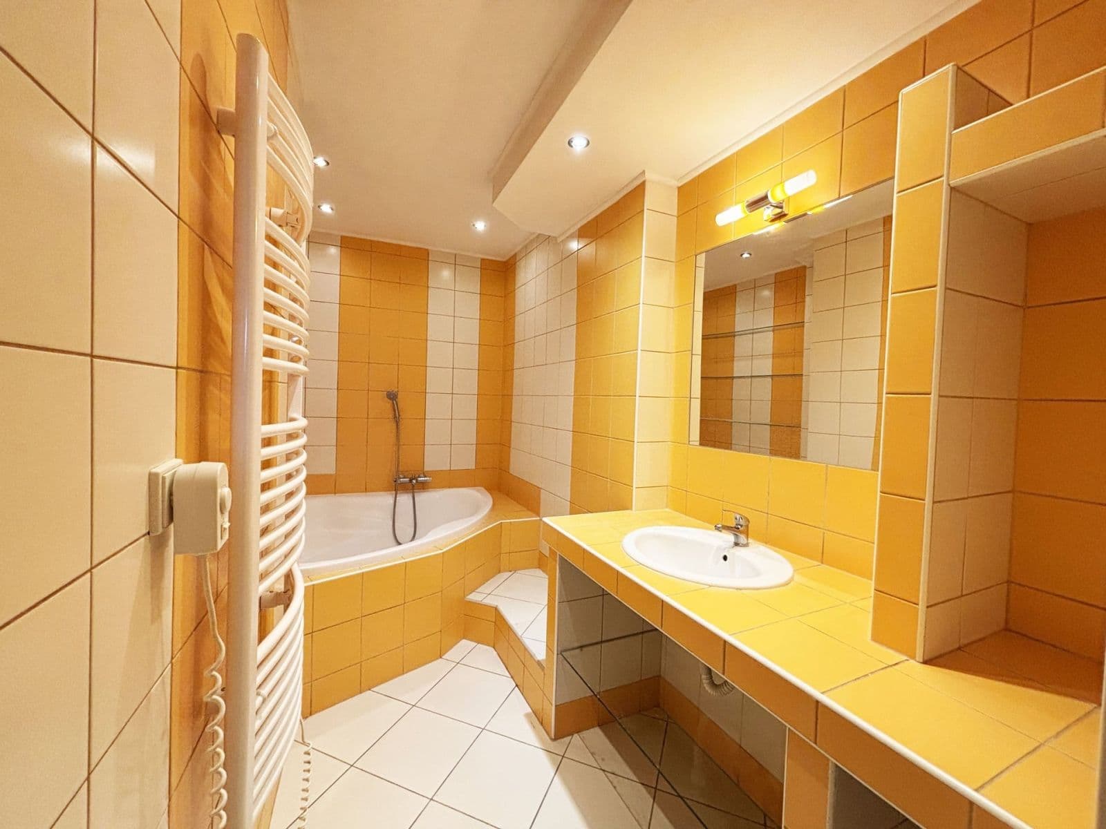 Pronájem bytu 3+1 80 m², Semice, Středočeský kraj Pronájem bytu 3+1 80 m², Semice, Středočeský kraj
