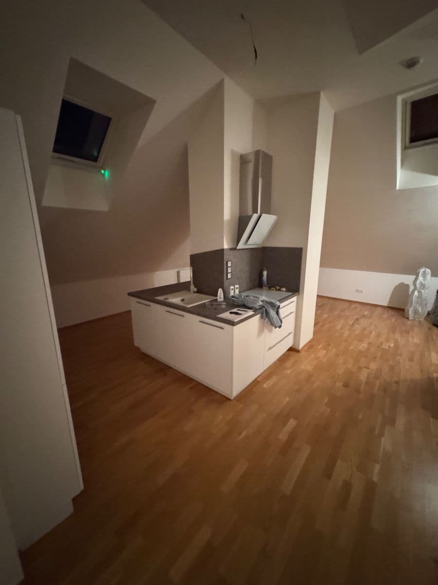 Pronájem bytu 2+kk 85 m², Tyršova, Praha, Praha Pronájem bytu 2+kk 85 m², Tyršova, Praha, Praha