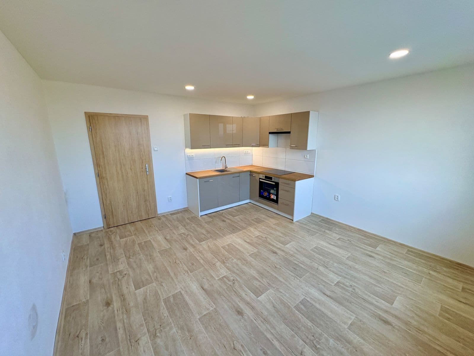 Pronájem bytu 2+kk 40 m², Kutnohorská, Česká Lípa, Liberecký kraj Pronájem bytu 2+kk 40 m², Kutnohorská, Česká Lípa, Liberecký kraj