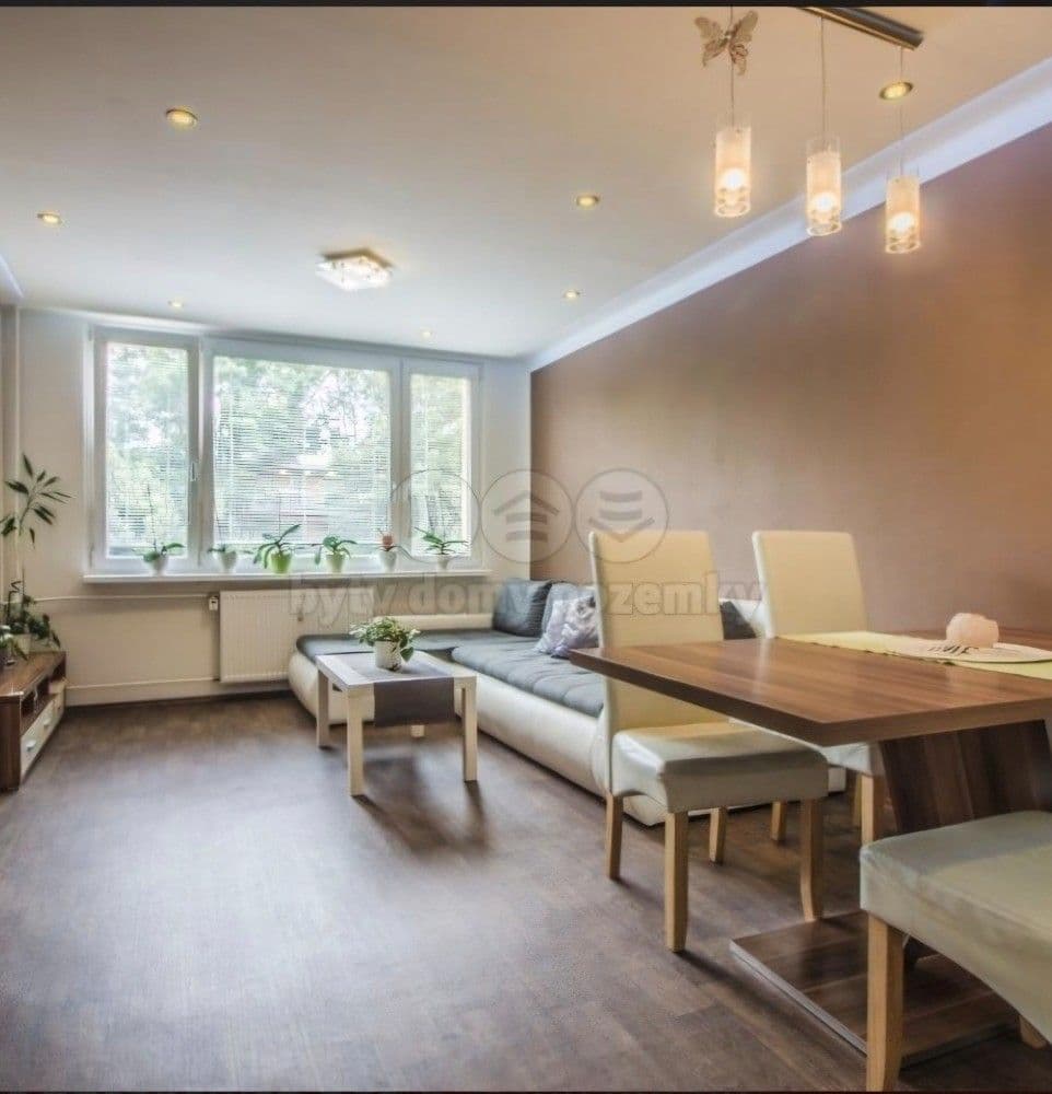 Pronájem bytu 4+kk 70 m², V Lázních, Jesenice, Středočeský kraj Pronájem bytu 4+kk 70 m², V Lázních, Jesenice, Středočeský kraj