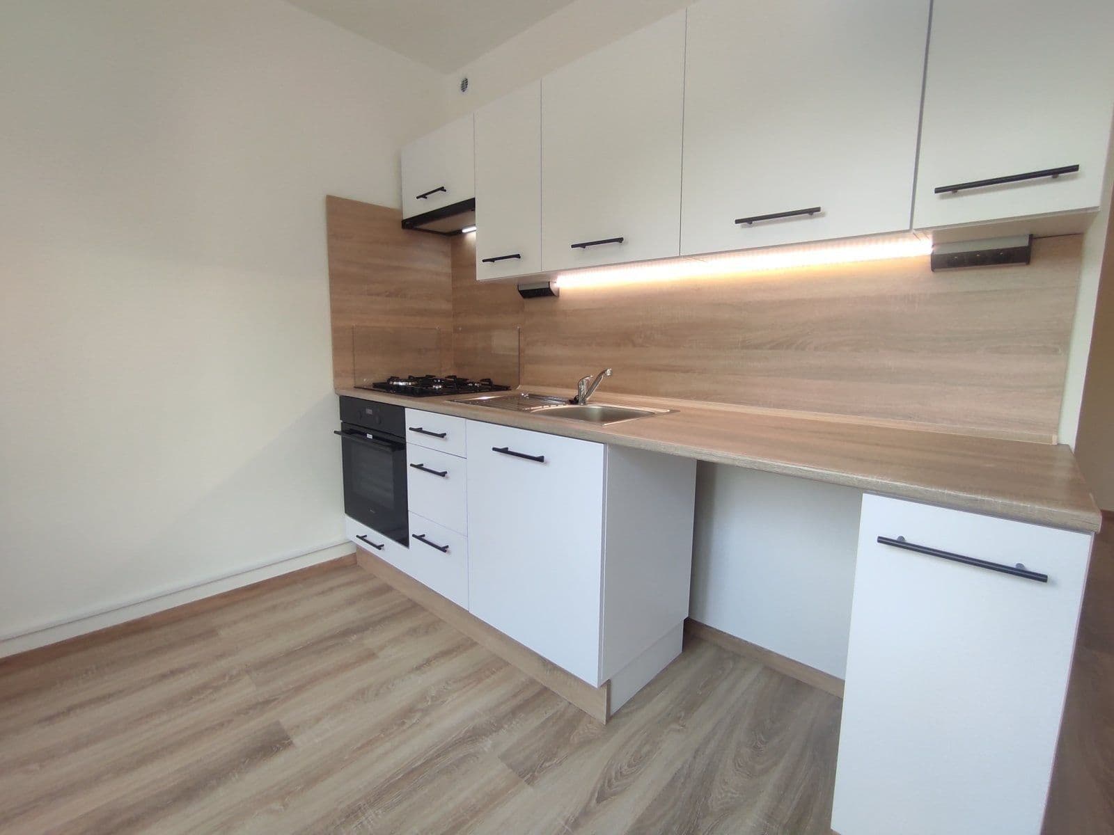Pronájem bytu 2+1 57 m², Osvobození, Orlová, Moravskoslezský kraj Pronájem bytu 2+1 57 m², Osvobození, Orlová, Moravskoslezský kraj