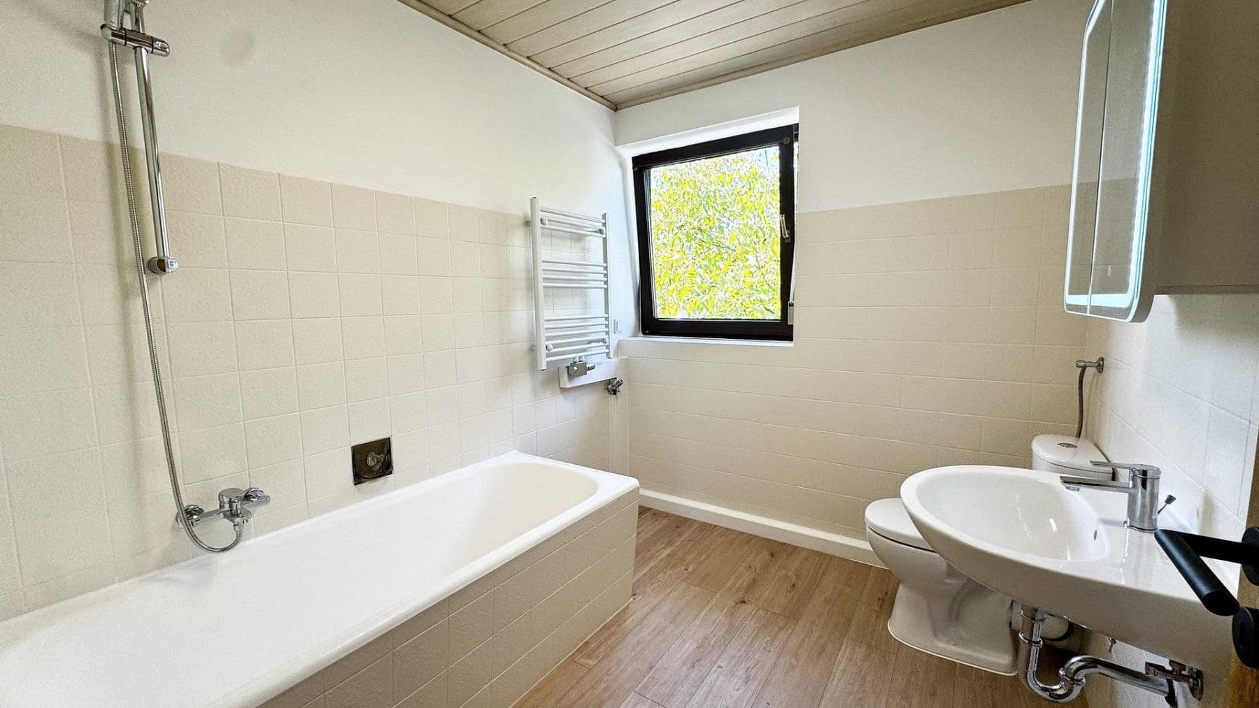 Prodej domu 363 m², pozemek 878 m², Greifenklaustraße 1 2, Reckendorf, Bavorsko Prodej domu 363 m², pozemek 878 m², Greifenklaustraße 1 2, Reckendorf, Bavorsko