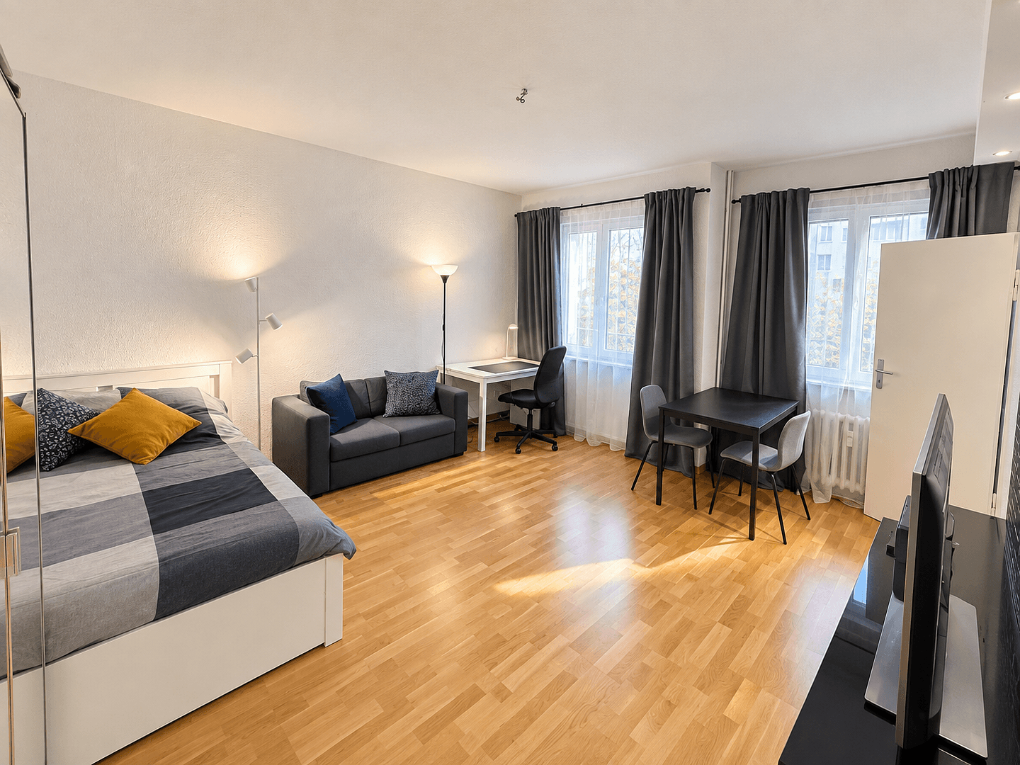 Pronájem bytu 1+1 34 m², Friedrichsruher Straße. 35, Berlin, Berlín Pronájem bytu 1+1 34 m², Friedrichsruher Straße. 35, Berlin, Berlín