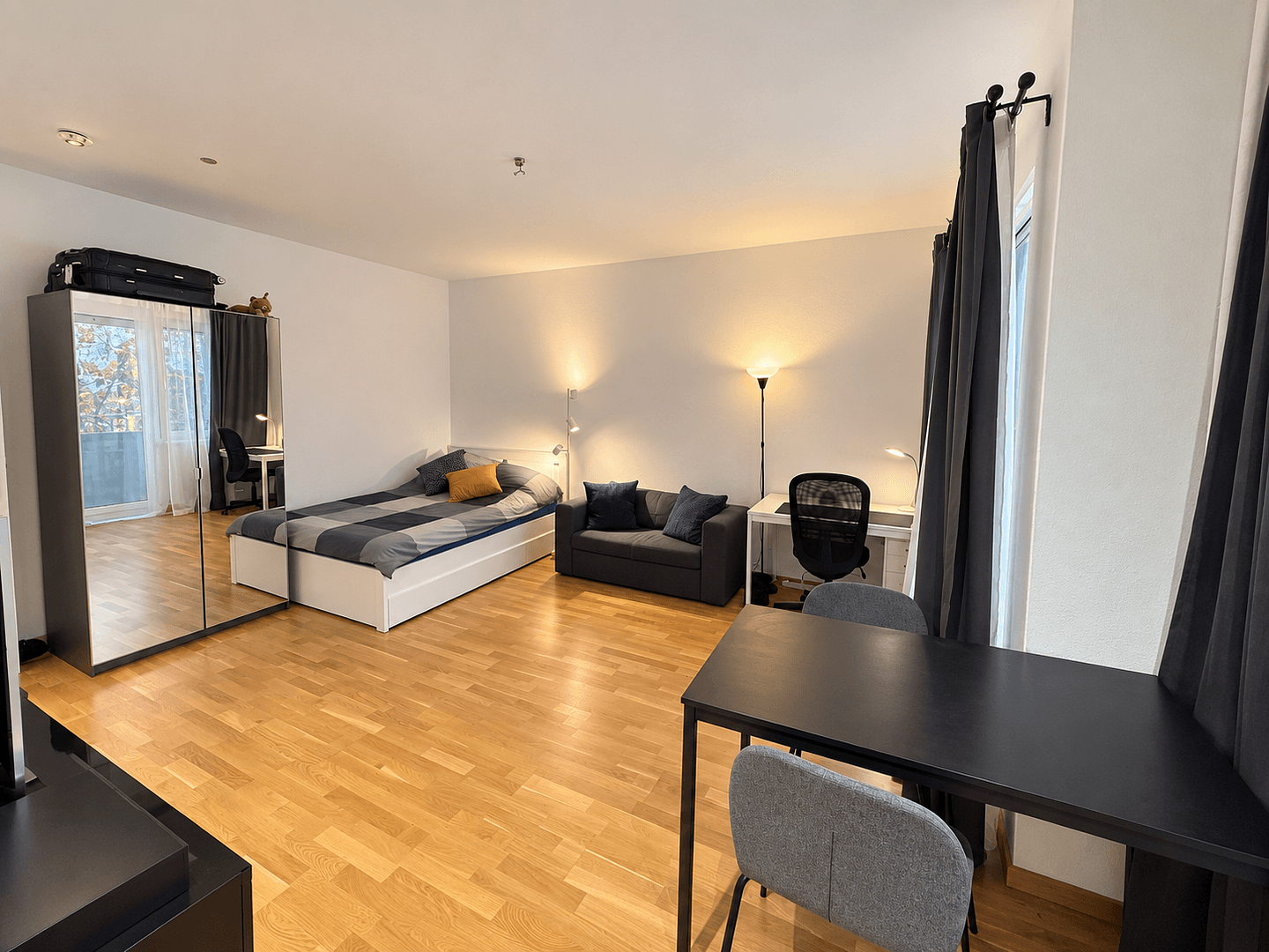 Pronájem bytu 1+1 34 m², Friedrichsruher Straße. 35, Berlin, Berlín Pronájem bytu 1+1 34 m², Friedrichsruher Straße. 35, Berlin, Berlín