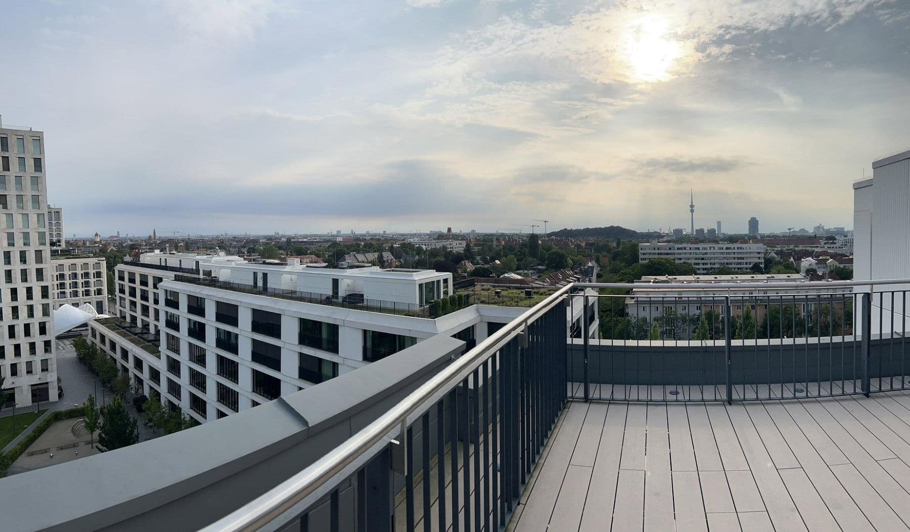 Pronájem bytu 1+1 27 m², Leopoldstr. 202, München, Bavorsko Pronájem bytu 1+1 27 m², Leopoldstr. 202, München, Bavorsko