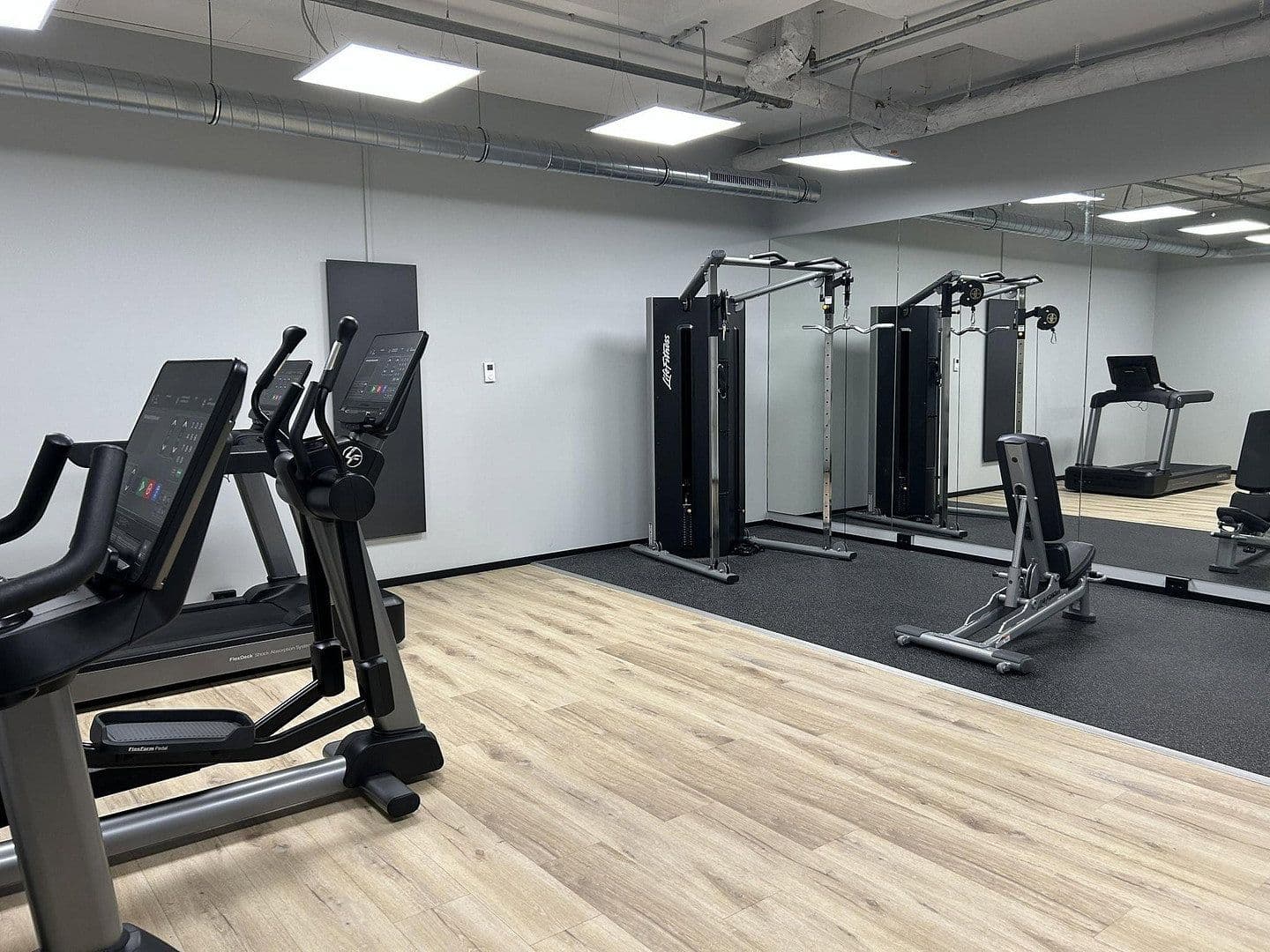 Pronájem bytu 1+1 27 m², Leopoldstr. 202, München, Bavorsko Pronájem bytu 1+1 27 m², Leopoldstr. 202, München, Bavorsko
