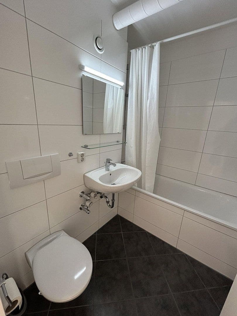 Pronájem bytu 1+1 27 m², Leopoldstr. 202, München, Bavorsko Pronájem bytu 1+1 27 m², Leopoldstr. 202, München, Bavorsko