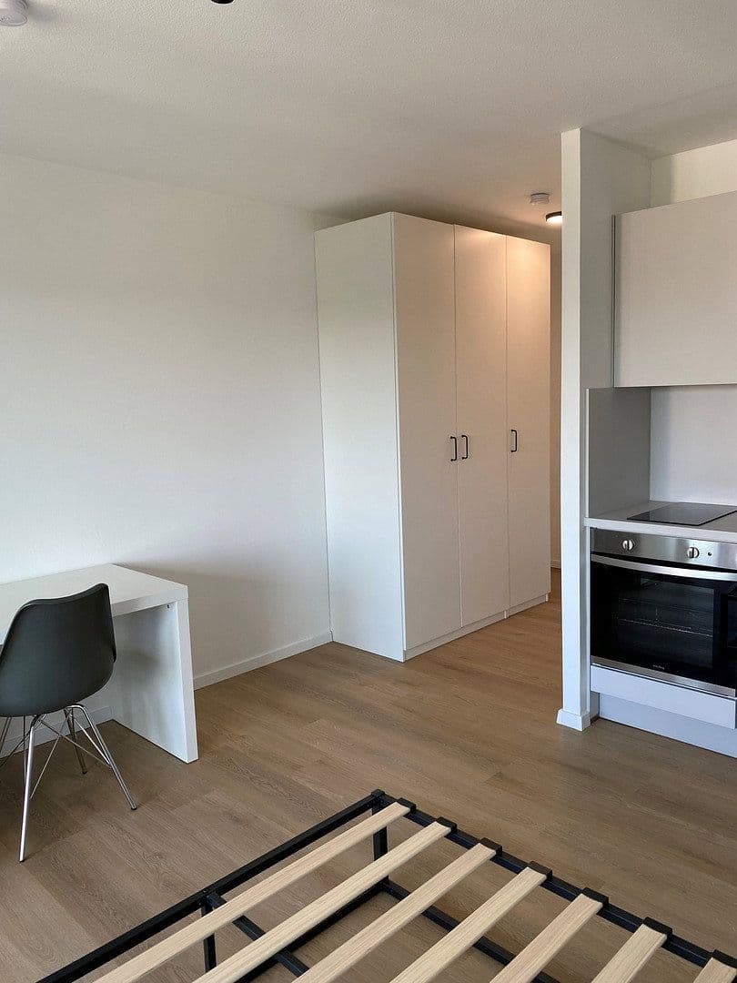 Pronájem bytu 1+1 27 m², Leopoldstr. 202, München, Bavorsko Pronájem bytu 1+1 27 m², Leopoldstr. 202, München, Bavorsko