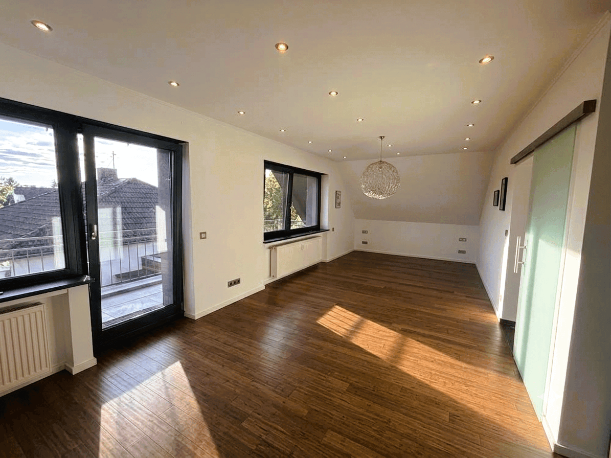 Prodej domu 220 m², pozemek 757 m², Osburg, Porýní-Falc Prodej domu 220 m², pozemek 757 m², Osburg, Porýní-Falc