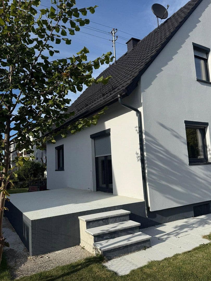 Prodej domu 120 m², pozemek 527 m², Dr. Rau Str. 27, Leipheim, Bavorsko Prodej domu 120 m², pozemek 527 m², Dr. Rau Str. 27, Leipheim, Bavorsko
