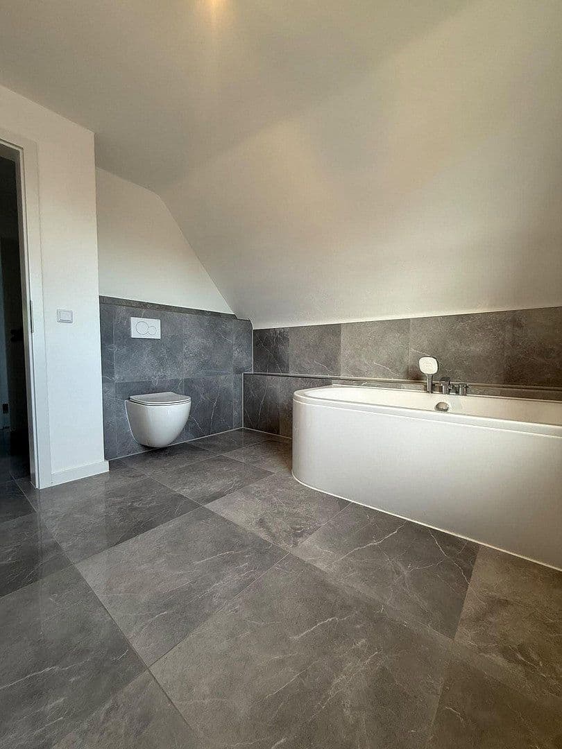 Prodej domu 120 m², pozemek 527 m², Dr. Rau Str. 27, Leipheim, Bavorsko Prodej domu 120 m², pozemek 527 m², Dr. Rau Str. 27, Leipheim, Bavorsko