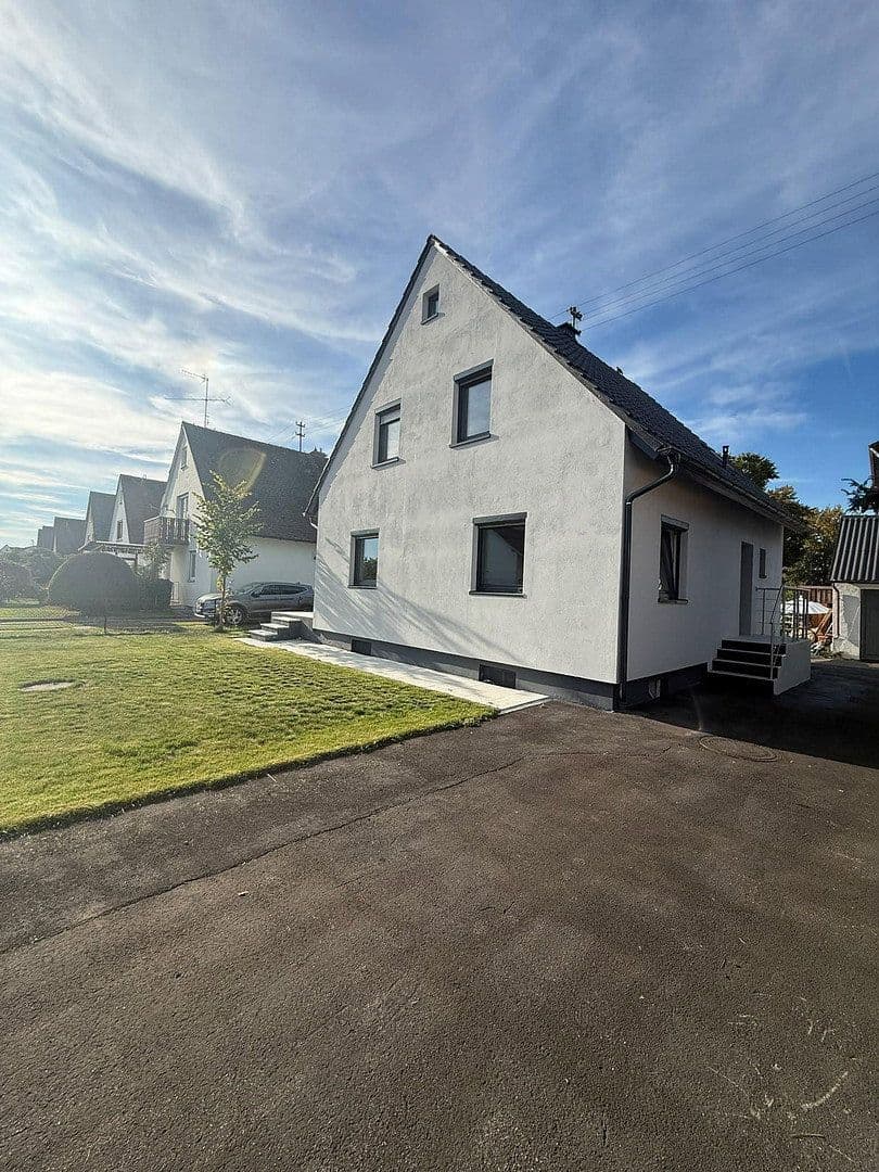 Prodej domu 120 m², pozemek 527 m², Dr. Rau Str. 27, Leipheim, Bavorsko Prodej domu 120 m², pozemek 527 m², Dr. Rau Str. 27, Leipheim, Bavorsko