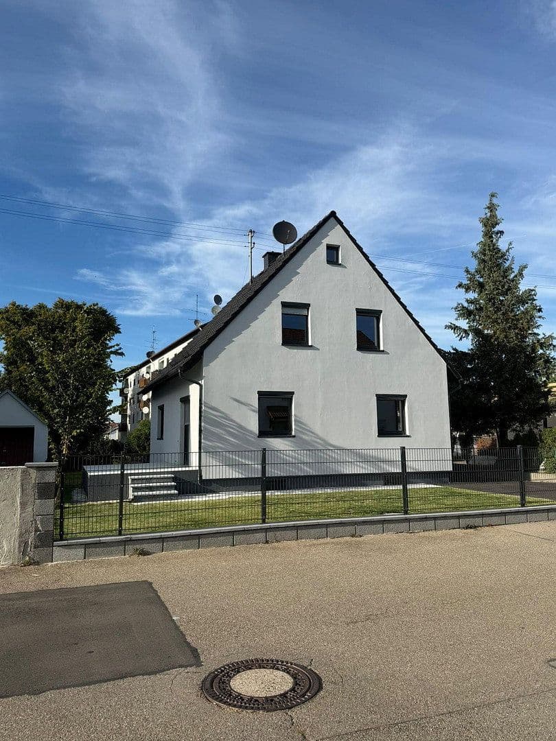 Prodej domu 120 m², pozemek 527 m², Dr. Rau Str. 27, Leipheim, Bavorsko Prodej domu 120 m², pozemek 527 m², Dr. Rau Str. 27, Leipheim, Bavorsko