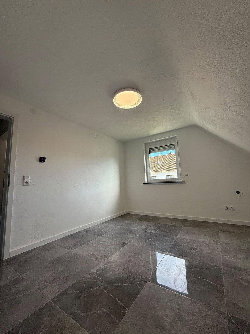 Prodej domu 120 m², pozemek 527 m², Dr. Rau Str. 27, Leipheim, Bavorsko Prodej domu 120 m², pozemek 527 m², Dr. Rau Str. 27, Leipheim, Bavorsko