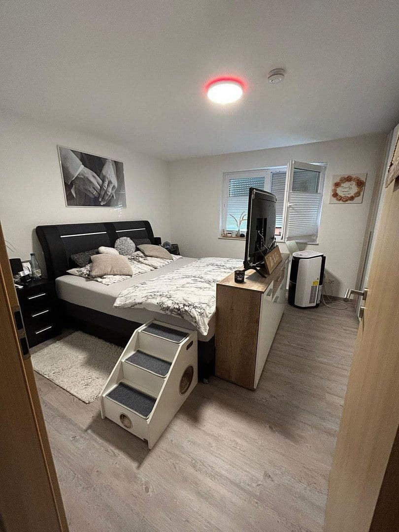 Pronájem bytu 3+1 92 m², Schwarzwaldstrasse 11, Straubenhardt, Bádensko-Württembersko Pronájem bytu 3+1 92 m², Schwarzwaldstrasse 11, Straubenhardt, Bádensko-Württembersko