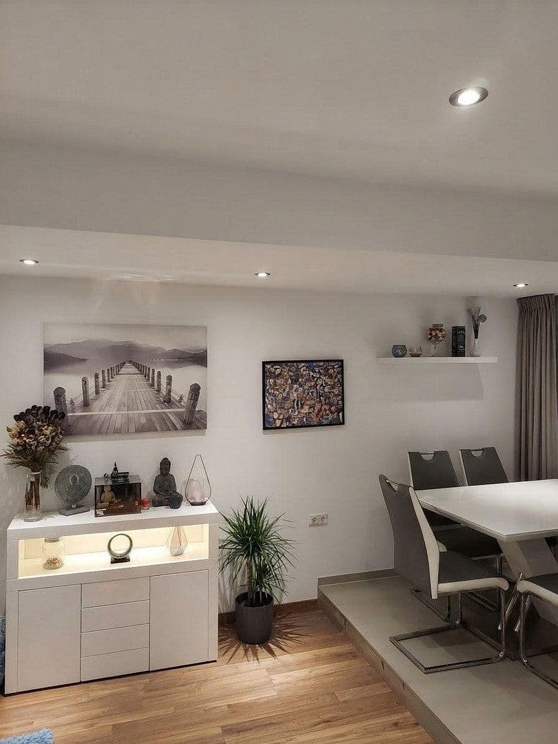 Pronájem bytu 3+1 72 m², Weil der Stadt, Bádensko-Württembersko Pronájem bytu 3+1 72 m², Weil der Stadt, Bádensko-Württembersko