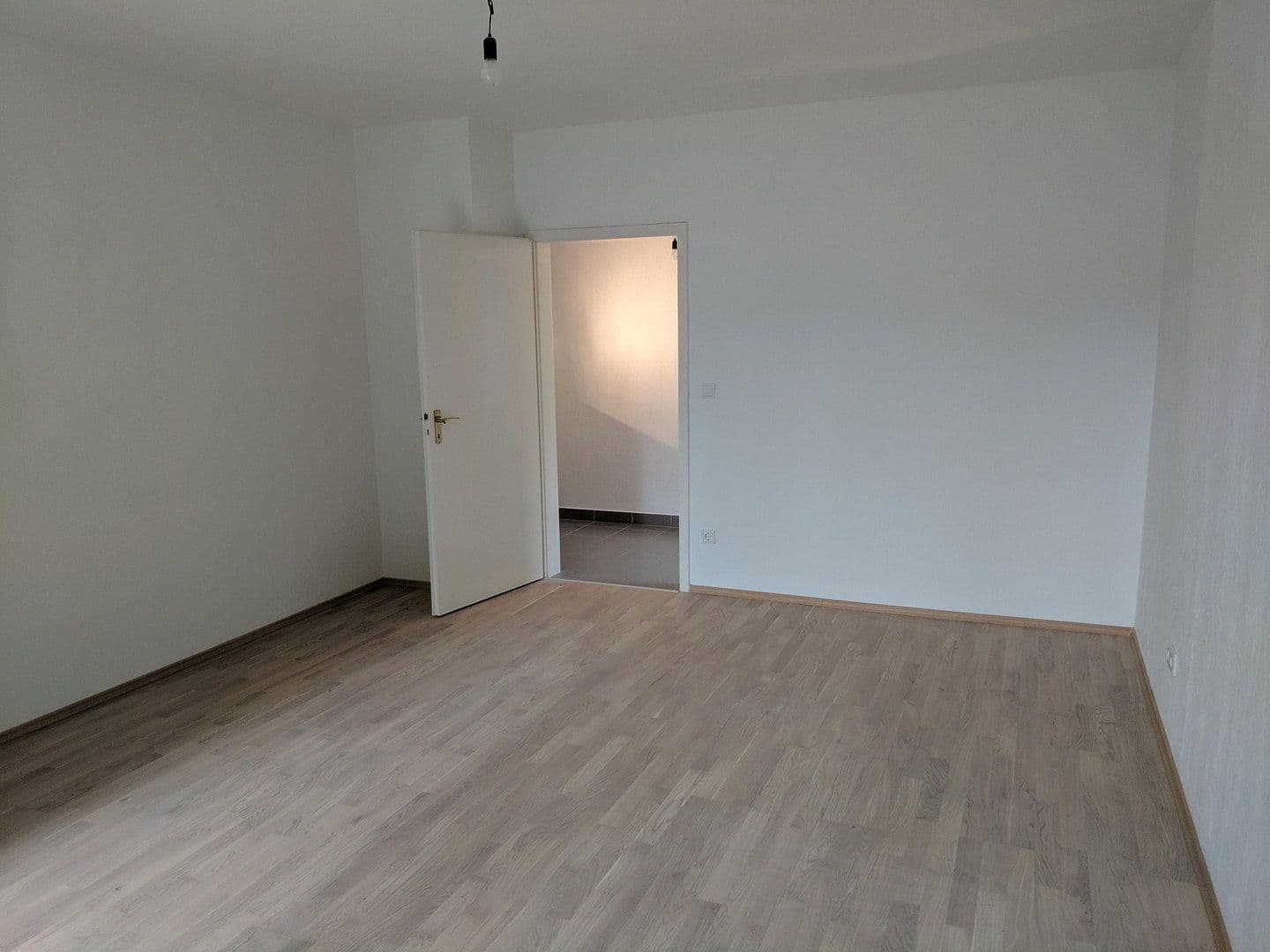Pronájem bytu 4+1 127 m², Offenbach, Hessen Pronájem bytu 4+1 127 m², Offenbach, Hessen