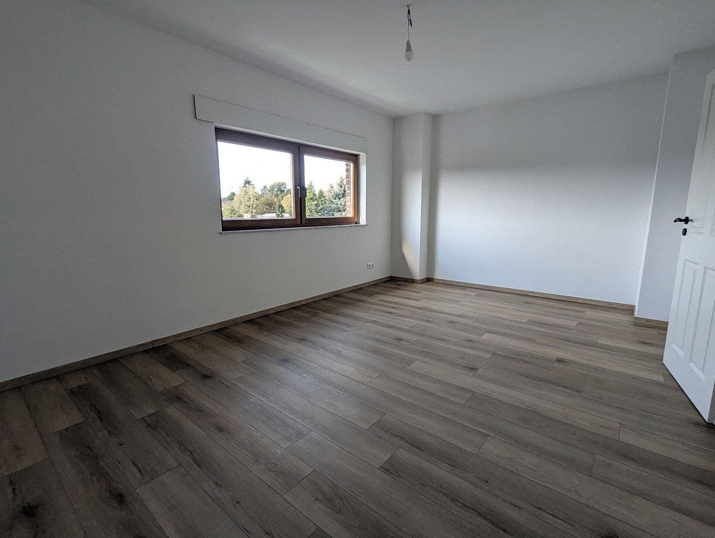 Pronájem bytu 3+1 90 m², Eschweiler, Severní Porýní-Vestfálsko Pronájem bytu 3+1 90 m², Eschweiler, Severní Porýní-Vestfálsko