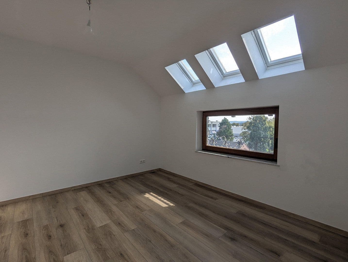 Pronájem bytu 3+1 90 m², Eschweiler, Severní Porýní-Vestfálsko Pronájem bytu 3+1 90 m², Eschweiler, Severní Porýní-Vestfálsko
