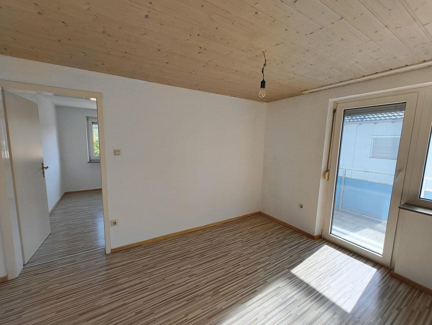 Prodej bytu 3+1 55 m², Niederhofenstraße 56, Leonberg, Bádensko-Württembersko Prodej bytu 3+1 55 m², Niederhofenstraße 56, Leonberg, Bádensko-Württembersko