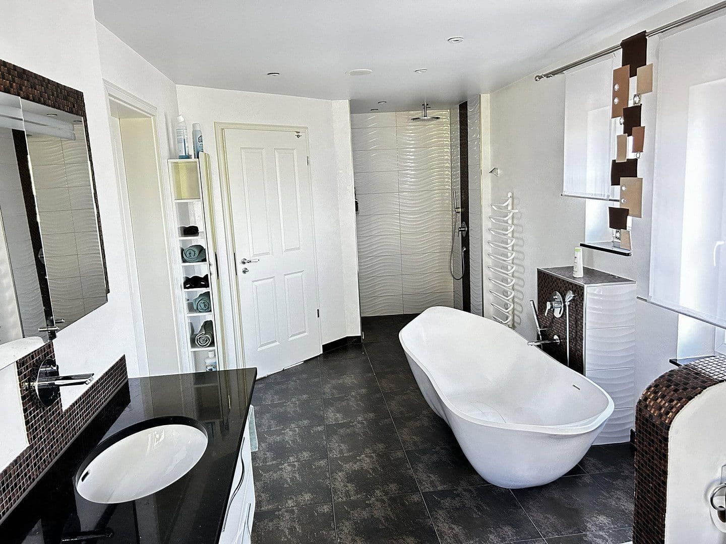 Prodej domu 270 m², pozemek 1.000 m², Trossingen, Bádensko-Württembersko Prodej domu 270 m², pozemek 1.000 m², Trossingen, Bádensko-Württembersko