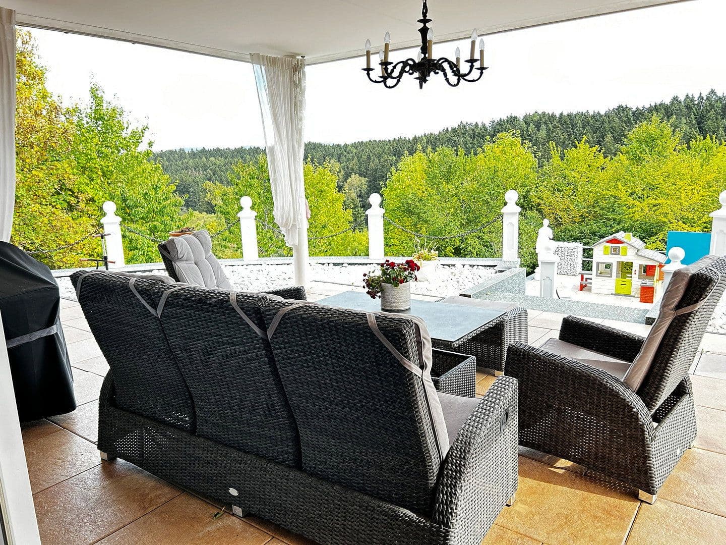 Prodej domu 270 m², pozemek 1.000 m², Trossingen, Bádensko-Württembersko Prodej domu 270 m², pozemek 1.000 m², Trossingen, Bádensko-Württembersko