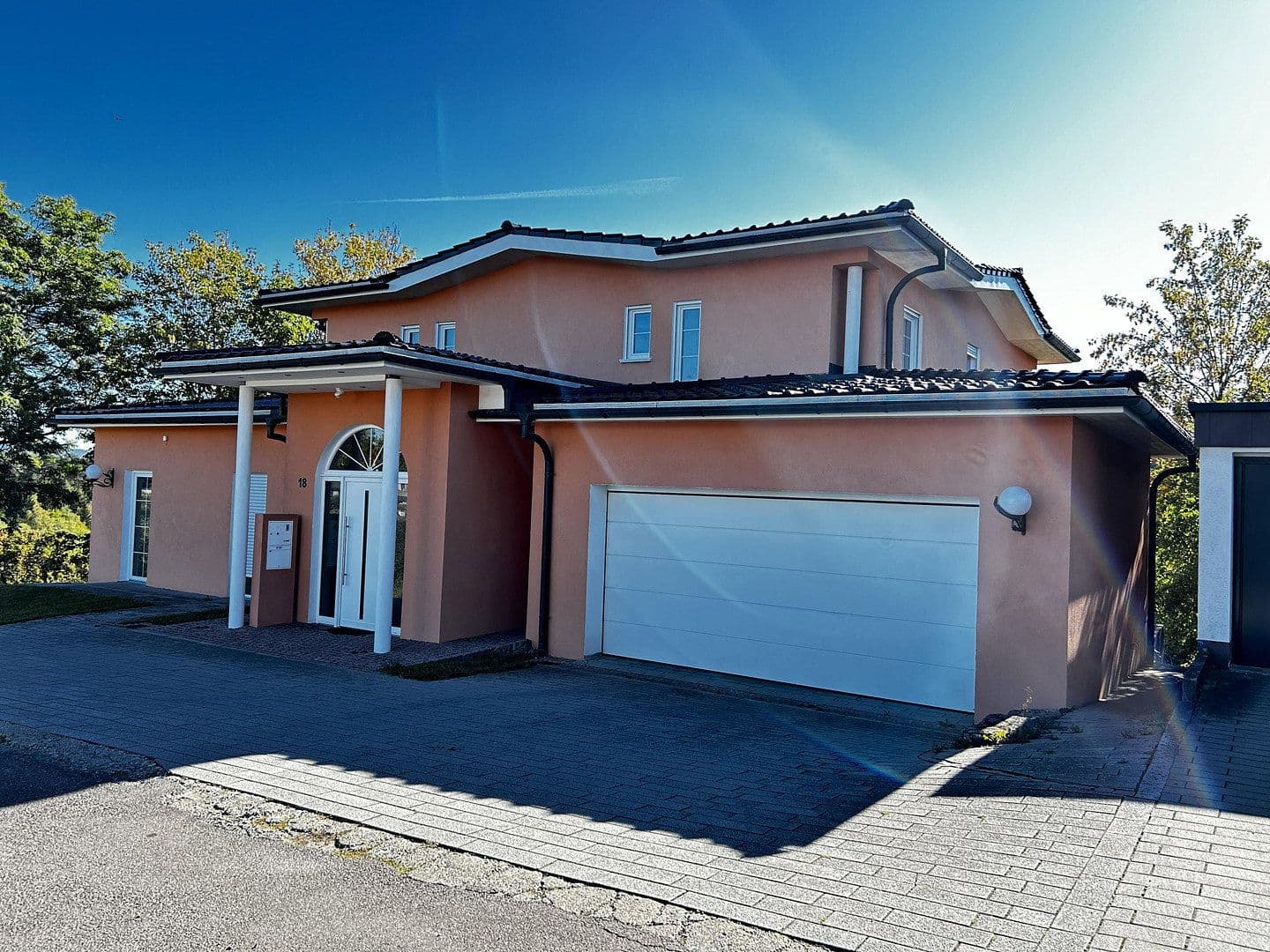 Prodej domu 270 m², pozemek 1.000 m², Trossingen, Bádensko-Württembersko Prodej domu 270 m², pozemek 1.000 m², Trossingen, Bádensko-Württembersko