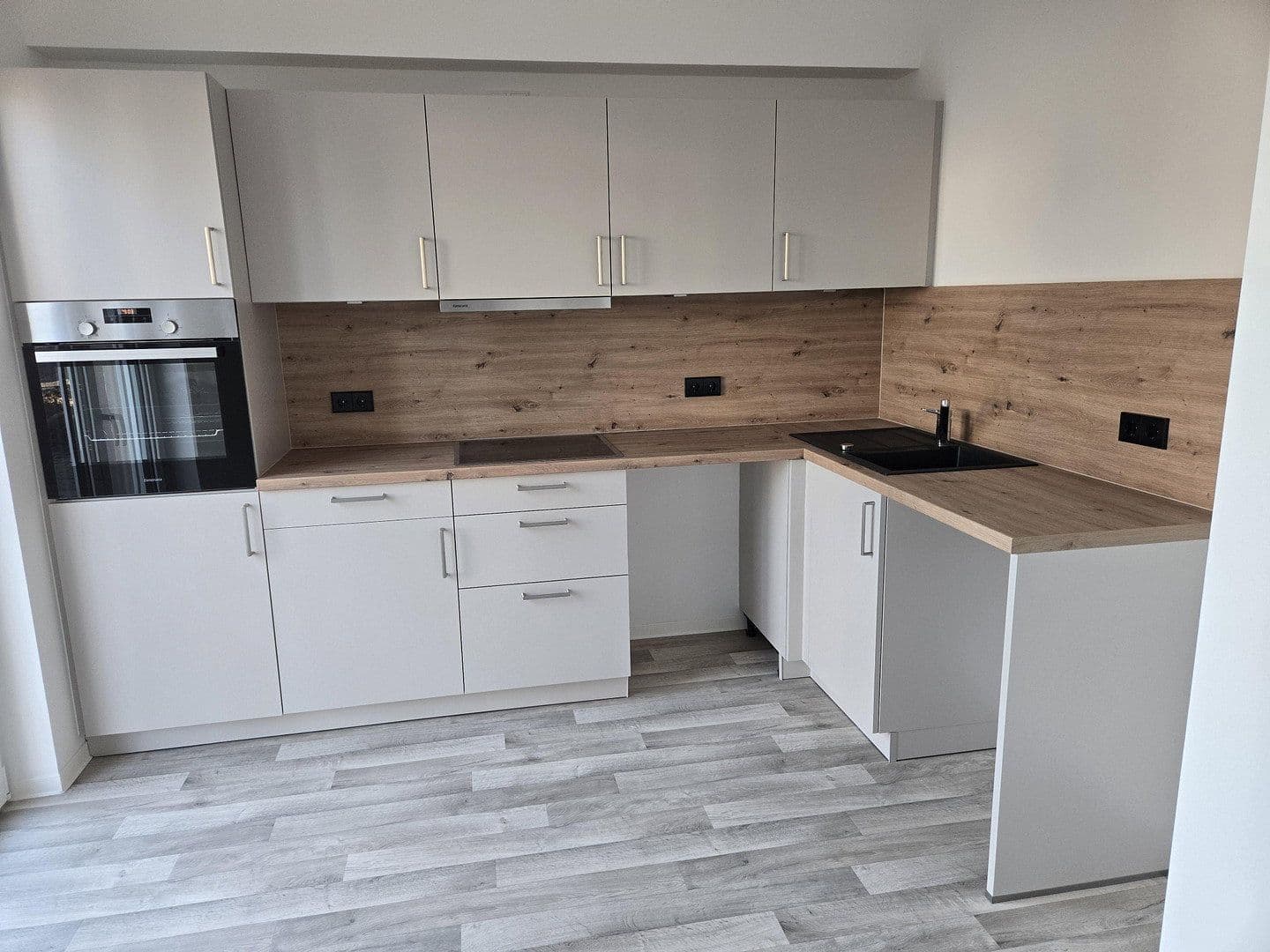 Pronájem bytu 3+1 81 m², Bütower Str. 34, Berlin, Berlín Pronájem bytu 3+1 81 m², Bütower Str. 34, Berlin, Berlín
