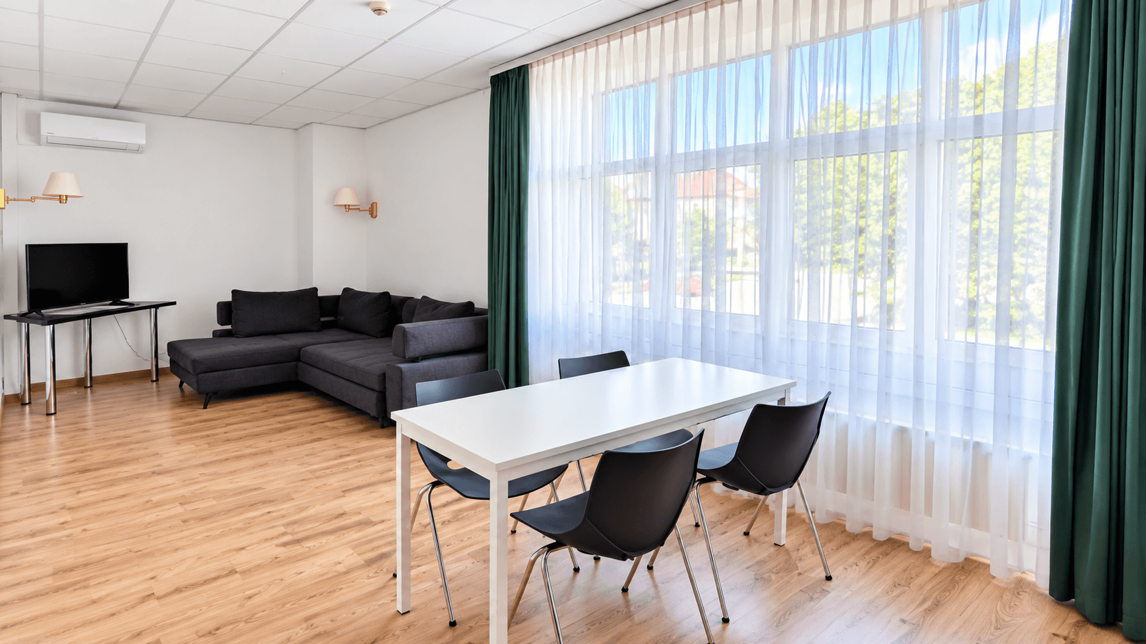 Pronájem bytu 3+1 114 m², Steinbergstr. 3, Leipzig, Leipzig OT Holzhausen, Sasko Pronájem bytu 3+1 114 m², Steinbergstr. 3, Leipzig, Leipzig OT Holzhausen, Sasko