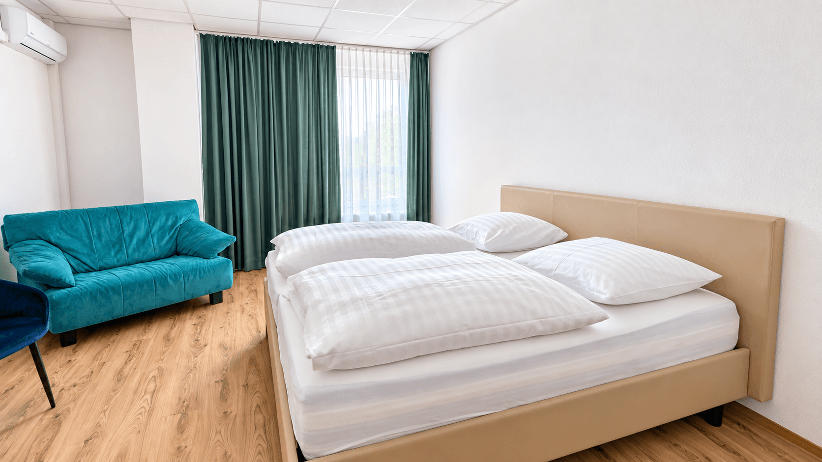 Pronájem bytu 3+1 114 m², Steinbergstr. 3, Leipzig, Leipzig OT Holzhausen, Sasko Pronájem bytu 3+1 114 m², Steinbergstr. 3, Leipzig, Leipzig OT Holzhausen, Sasko