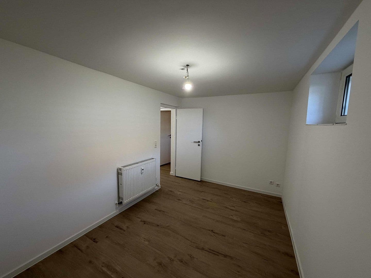 Prodej domu 180 m², pozemek 535 m², Neckarwestheim, Bádensko-Württembersko Prodej domu 180 m², pozemek 535 m², Neckarwestheim, Bádensko-Württembersko